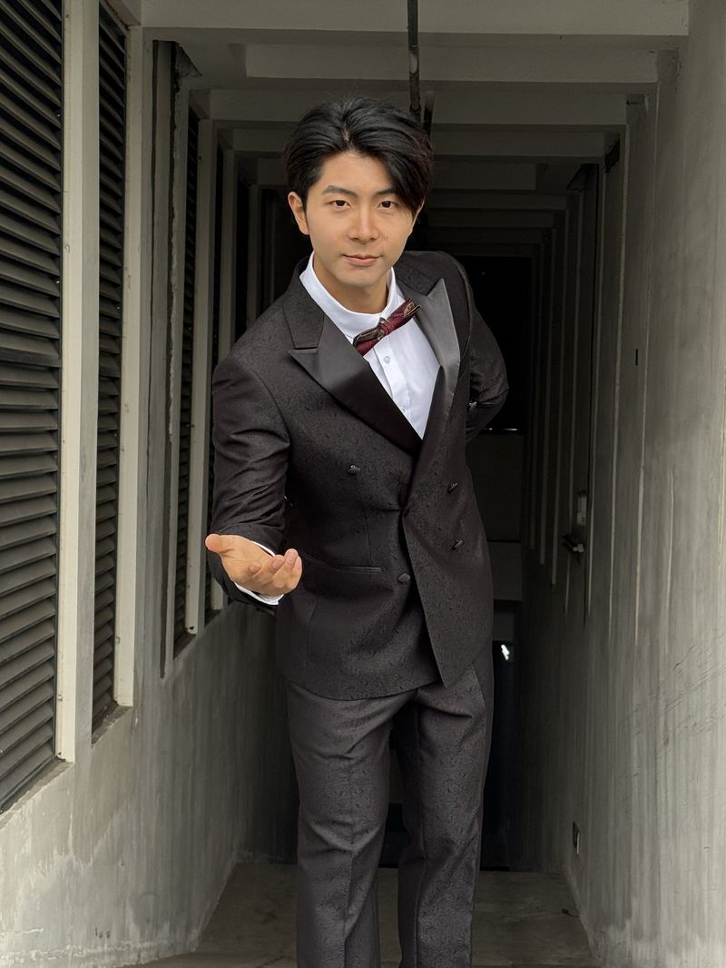 藏青色平驳领婚礼西装